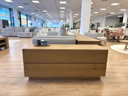 BLACK FRIDAY - Comoda 2 sertare dormitor Flow 135cm, lemn masiv de stejar, finisaj Castle Oak, feronerie cu amortizare, stil minimalist