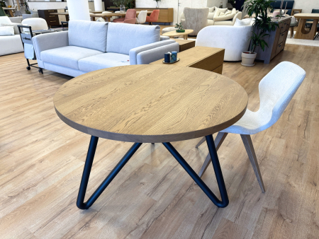 BLACK FRIDAY - Masa rotunda Meteor, D110cm  si D130cm, finisaj Castle Oak, blat lemn masiv de stejar, picioare metalice, multiple finisaje disponibile, stil contemporan