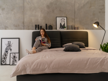 Pat tapitat Catania 1 cu tablie inalta ajustabila, lada depozitare, somiera metalica, picioare metalice 15cm, laterale dehusabile, stil modern, personalizabil [17]