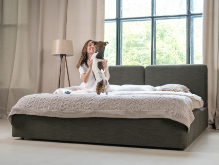 Pat tapitat Elim 2 cu tablie inalta capitonata, lada depozitare, somiera metalica, picioare plastic 3cm, laterale dehusabile, stil modern, personalizabil [1]