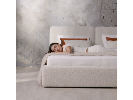 Pat tapitat Elim 2 cu tablie inalta capitonata, lada depozitare, somiera metalica, picioare plastic 3cm, laterale dehusabile, stil modern, personalizabil [42]