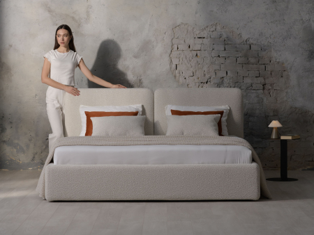 Pat tapitat Elim 2 cu tablie inalta capitonata, lada depozitare, somiera metalica, picioare plastic 3cm, laterale dehusabile, stil modern, personalizabil [47]