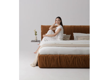 Pat tapitat Kemi cu tablie inalta capitonata, lada depozitare, somiera metalica, picioare plastic 3cm, laterale dehusabile, stil modern, personalizabil [29]