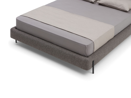 Pat tapitat Larry cu tablie inalta capitonata, somiera metalica, picioare metalice 13cm, laterale dehusabile, stil contemporan, personalizabil [7]