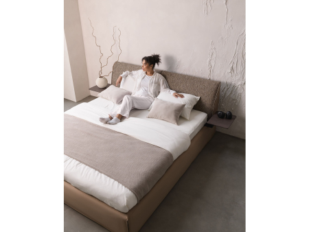 Pat tapitat Novara cu tablie inalta, lada depozitare, somiera metalica, picioare metalice 11cm, laterale dehusabile, stil modern, personalizabil [14]