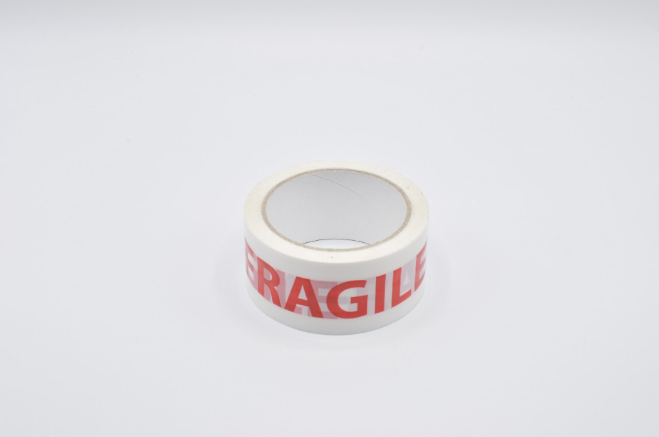 Banda adeziva FRAGILE cu zgomot [3]