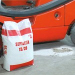 Camping, Gradina & Zone de Exterior - Material absorbant si antiderapant  pentru scurgeri accidentale de uleiuri si antigel,20kg