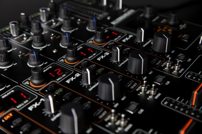 XONE:DB4 - Mixer pentru DJ [7]