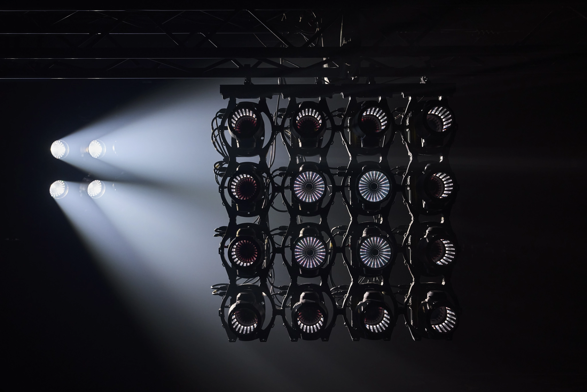 MAC One Beam - Proiector ultra compact cu cap rotativ Creative Beam - Martin [38]