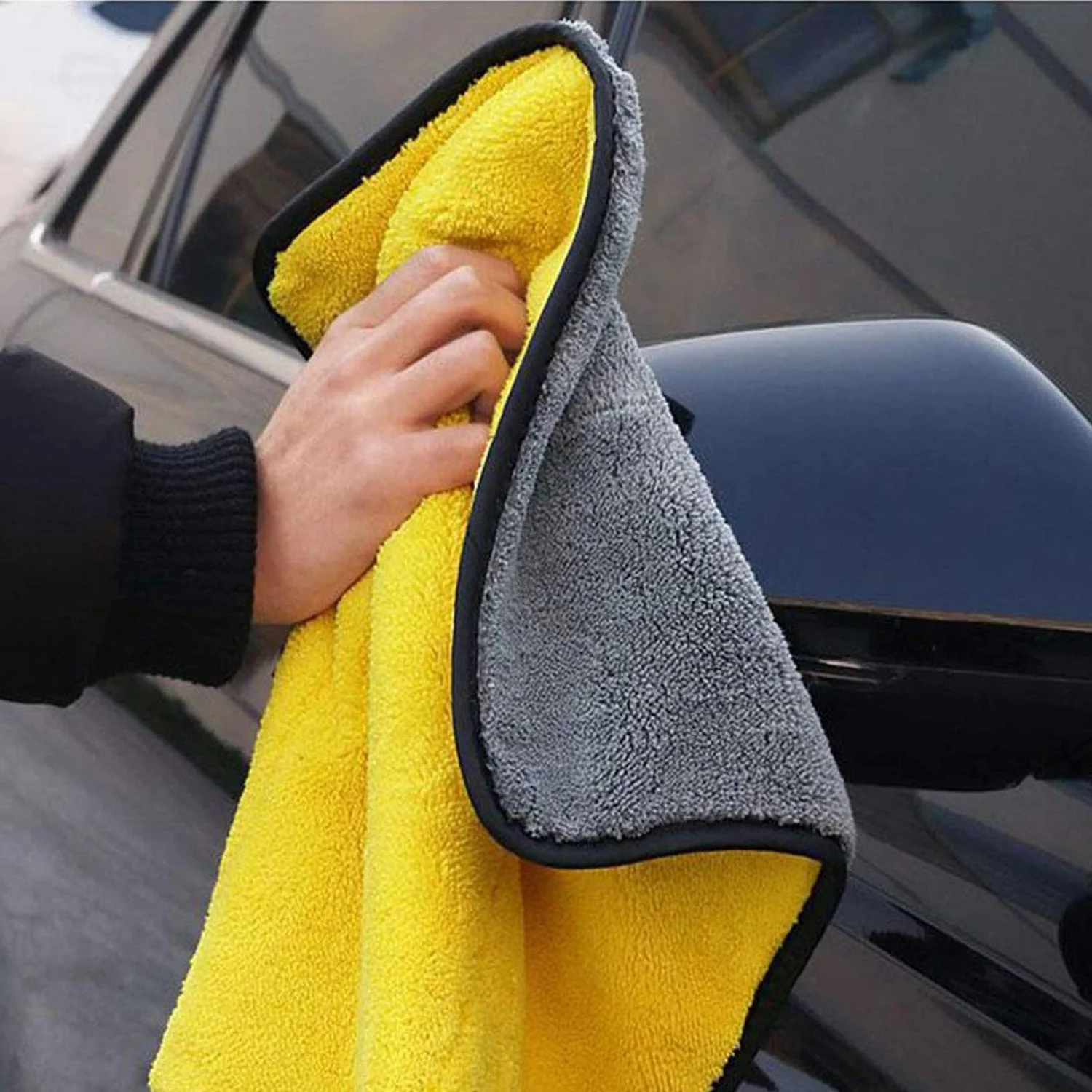 Rolul Esențial al Prosoapelor din Microfibră în Uscarea Autovehiculelor