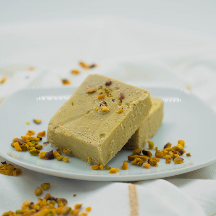 CIOCOLATA DE CASA CU FISTIC - 90 LEI/KG [2]