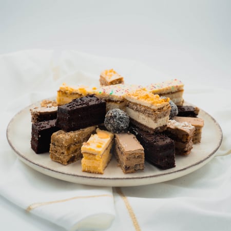 Candy Bar - PRAJITURA ASORTATA - 85 LEI/KG