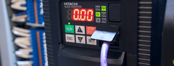 Invertoare Hitachi - Usurinta in folosirea software-ului