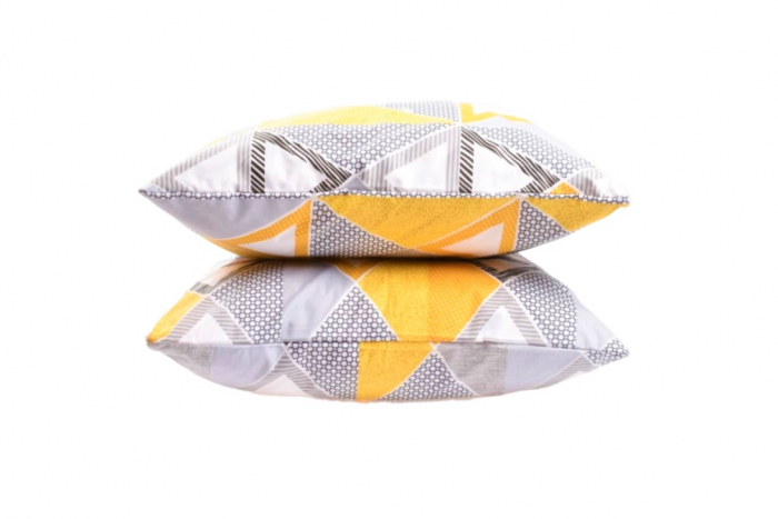 Set 2 perne decorative Triunghiuri 50x50 cm [2]