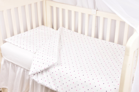 Set complet 7 piese lenjerie si aparatori patut 120x60 cm bumbac 100% model Inimioare [1]