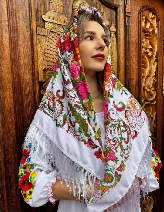 Batic de lux cu franjuri si model traditional cu flori MARIA (ALB cu flori) [3]