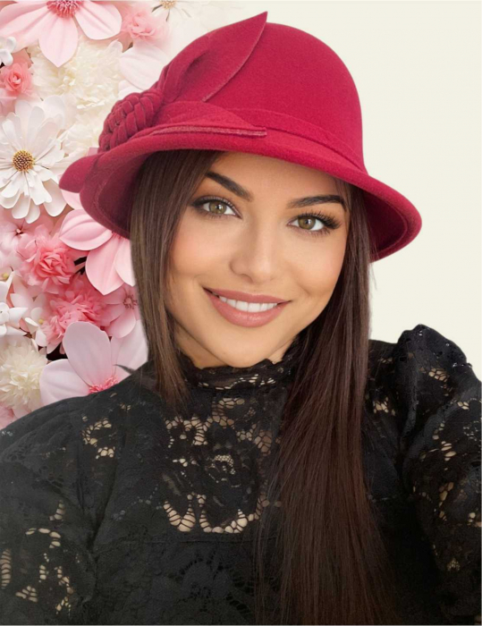Palarie de dama cu boruri mici si accesoriu floare MISS FLORIA (GRENA) - marime unica, reglabila [1]