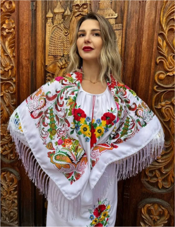 TRADITIONAL ROMANESC - Batic de lux cu franjuri si model traditional cu flori MARIA (ALB cu flori)