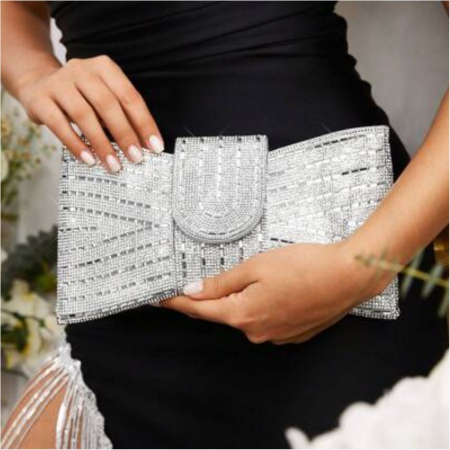 GENTI OCAZIE - Geanta lux in forma de funda cu margele Glamour Lux (ARGINTIU)