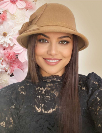 PALARII ELEGANTE - Palarie de dama cu boruri mici si accesoriu floare MISS FLORIA (MARO cappuccino) - marime unica, reglabila