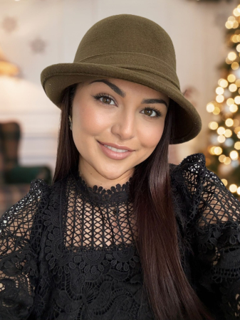 PALARII ELEGANTE - COLECTIA NOUA - Palarie eleganta cu boruri chic si funda ARONIA (KAKI) - marime unica, reglabila