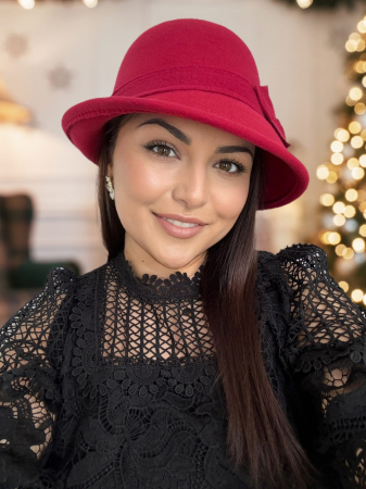 PALARII ELEGANTE - COLECTIA NOUA - Palarie eleganta cu boruri chic si funda ARONIA (ROSU) - marime unica, reglabila