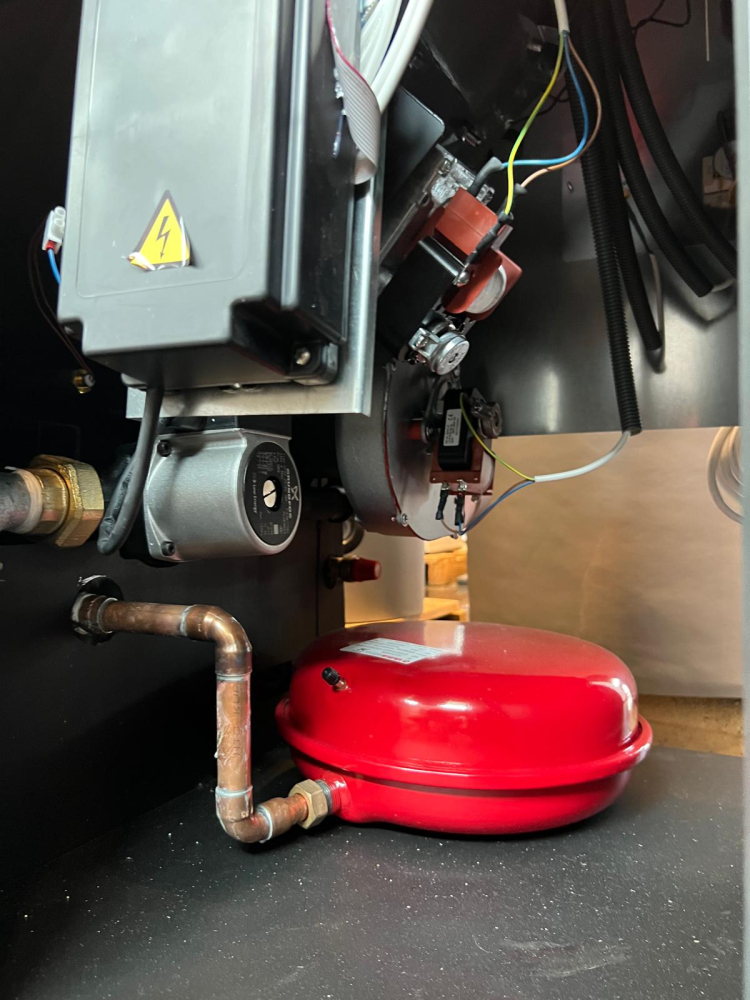 Cazan pe peleti Fornello model Eco Energy 35 kW arzator din fonta, automatizare, buncar 75 kg, afisaj digital [5]