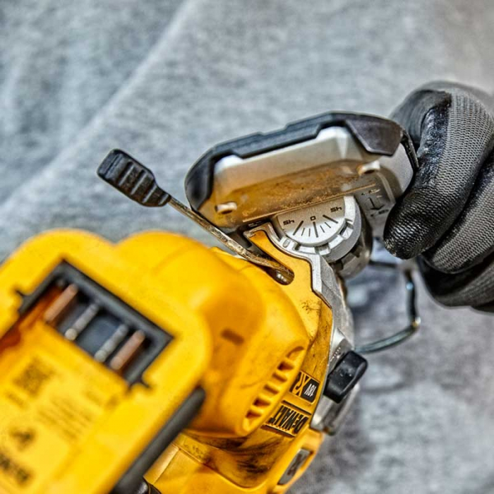 Fierastrau Pendular Cu Maner DeWalt DCS334P2 2 x 5 Ah [2]