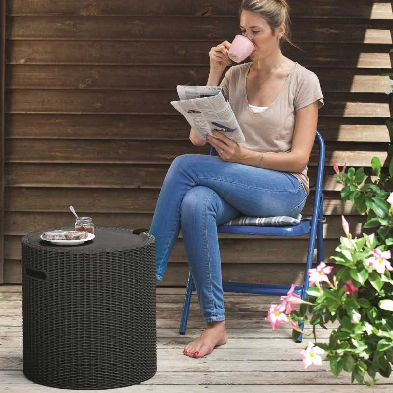 Cos depozitare plastic gradina Keter colectia Cool Stool maro utilizare masuta sau scaun pentru balcon sau terasa forma rotunda rezistent UV [4]