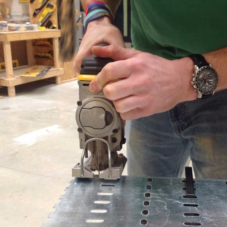 Fierastrau pendular DeWALT DCS331N 18V XR fara acumulatori si statie [4]