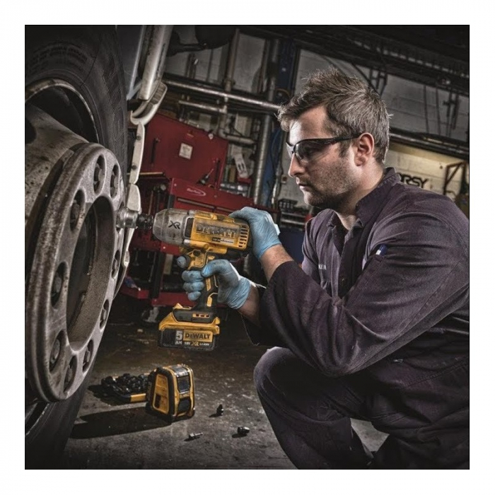 Masina de insurubat cu impact DeWALT DCF899HP2 motor fara perii (Brushless) 18V 5Ah [4]