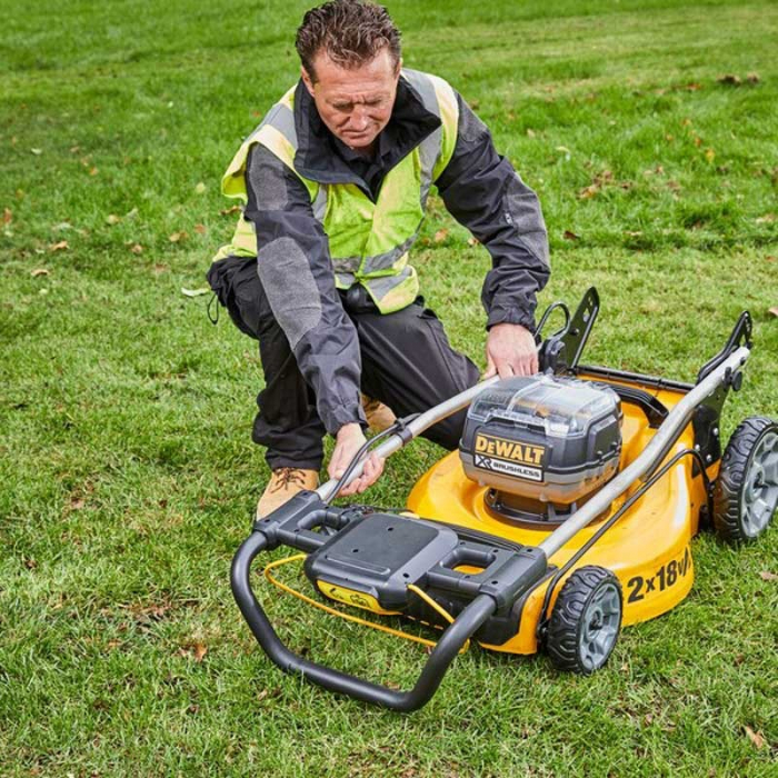Masina de tuns gazonul DeWALT DCMW564N 2x18V fara acumulatori [8]