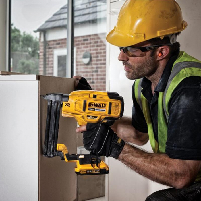 Pistol de batut cuie DeWALT DCN681D2, Brushless, Cap 18 Ga, 18 V, Li-Ion, 2.0Ah [13]