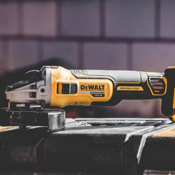Polizor unghiular profesional cu motor fara perii DeWalt 18V, 125mm + Valiza, Acumulatori, Incarcator - DCG405P2 [3]