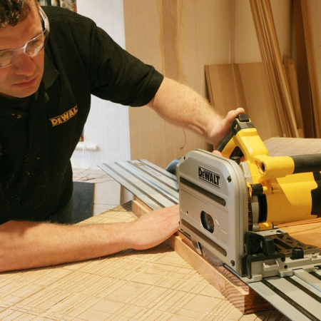 Circular de mana DeWALT DWS520KTR cu sina ghidaj inclusa 1300W 165mm 4000rpm [2]