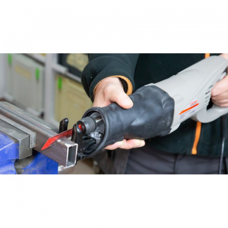 Fierastrau Crown CT15133 sabie profesional 1010W 250mm 2400cpm [1]