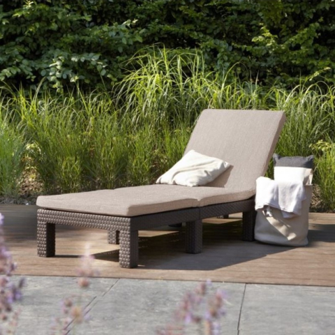 Casa si gradina - Sezlong de gradina material polipropilena pentru uz rezidential si comercial spatar ajustabil culoare gri Keter perne incluse dimensiuni 195 x 65 x 25.5 cm Daytona Deluxe