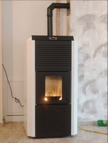 Termosemineu pe peleti Termax Kamin ECO 30 kW alb, buncar 55 kg [1]
