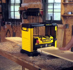 Scule si dispozitive de lucru - Masina pentru degrosat si rindeluit DeWalt 1800W - DW733