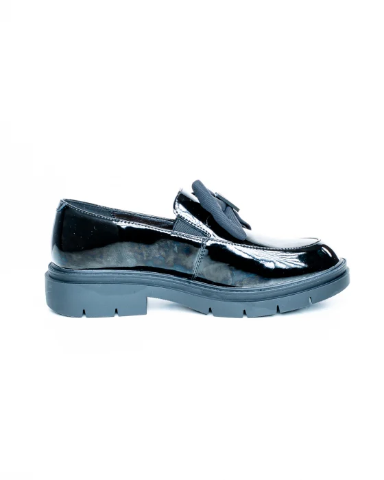 Cum să combini pantofii oxford cu rochii casual pentru un look smart-casual