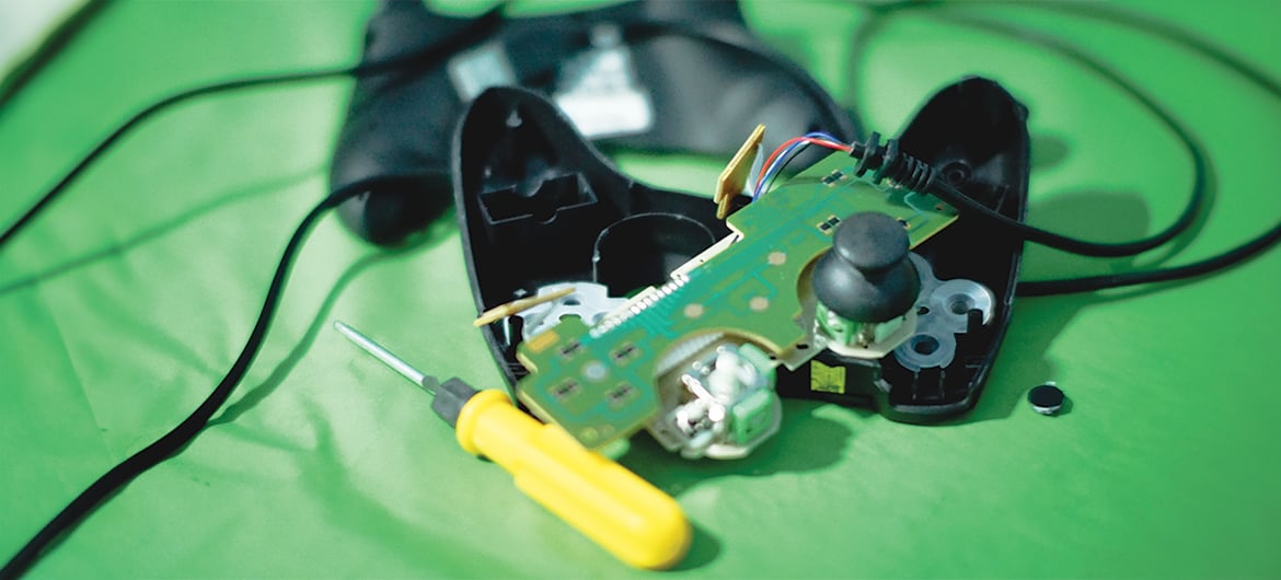 Cum să dezasamblezi controllerul Xbox Series X/S (Model 1914)