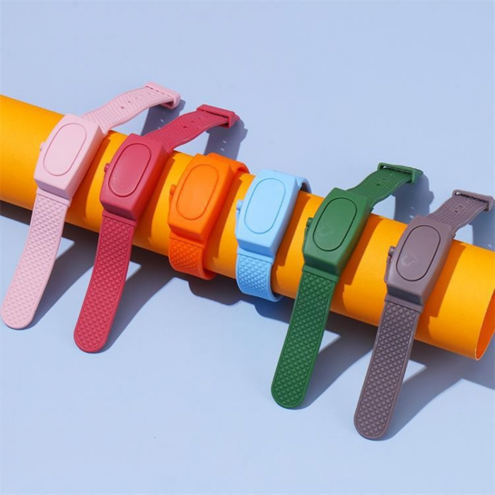 Bratara Dispenser pentru dezinfectant maini cu recipient reincarcabil Drool (Culoare: Alb) [1]