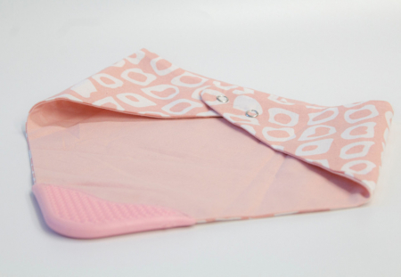 Baveta BabyJem tip bandana cu jucarie dentitie (Culoare: Maro) [3]