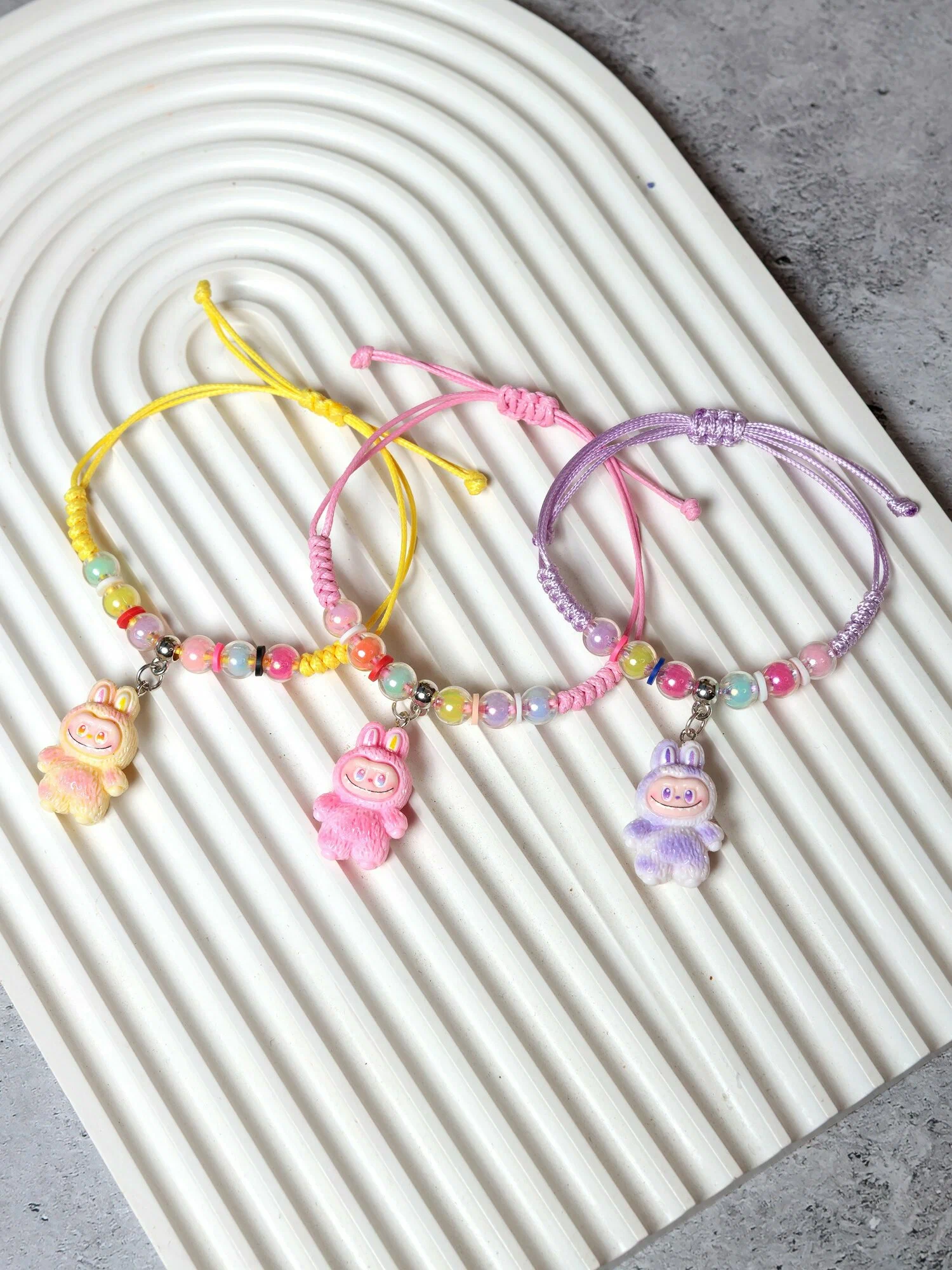 Brățară Reglabilă cu Mărgele Colorate și Pandantiv Tip Labubu Galben - Accesoriu Copii [6]