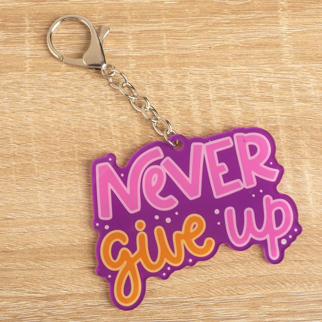 Breloc Never Give Up Lila din Acrilic, 8x6 cm [2]