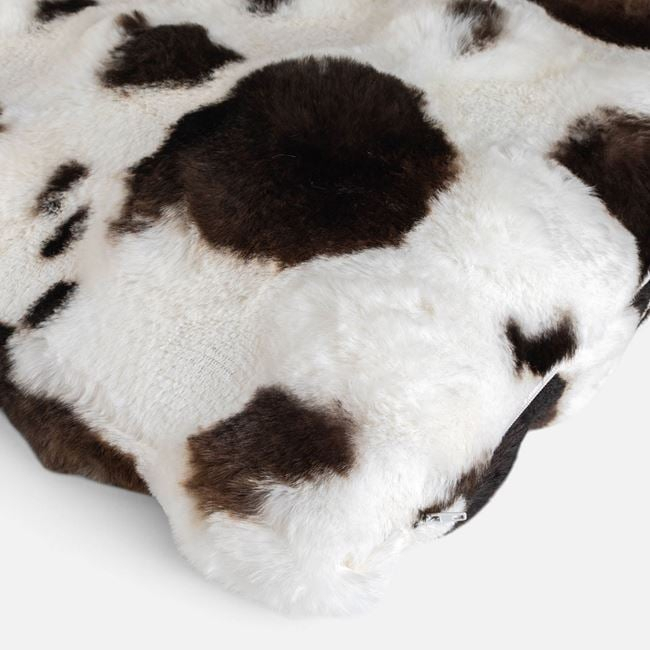 Pernă decorativă Cow Print alb-maro 40 x 40 cm [3]