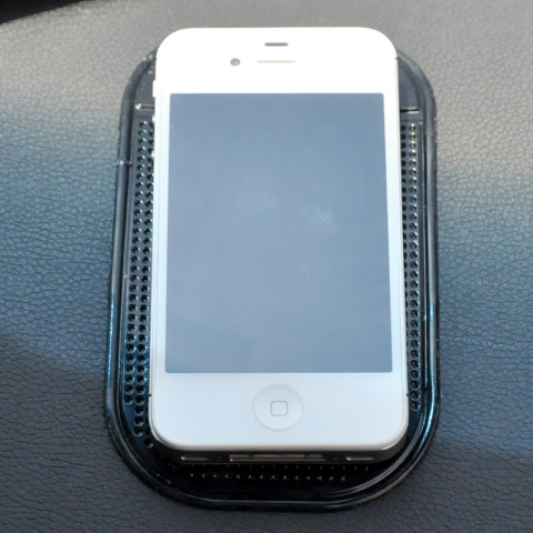 pad-antiderapant-auto-cauciuc-lipicios-suport-telefon-accesorii-negru-coral-best-deals [2]