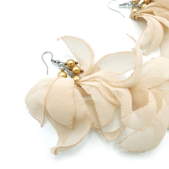 cercei-breeze-design-volum-voal-bej.jpg [3]