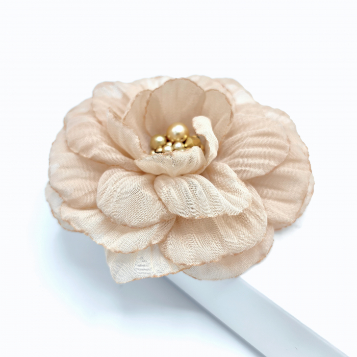 brosa-delight-voal-bej-finisaj-cristale-perle.jpg [1]