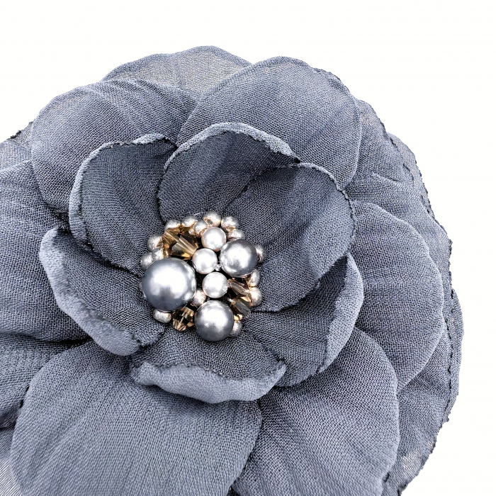 brosa-delight-floare-gri-speciala-handmade.jpg [3]